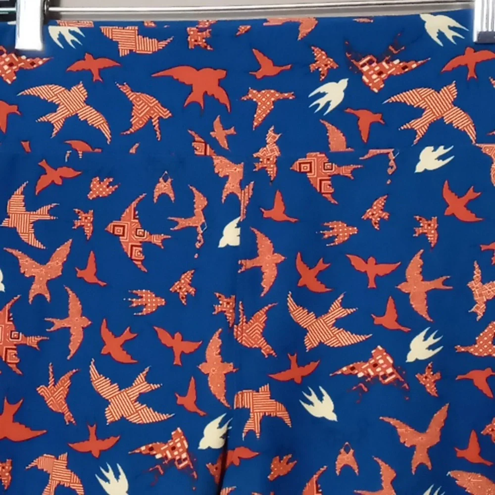 LuLaRoe Blue w Red Bird Leggings One Size - Picture 3 of 6